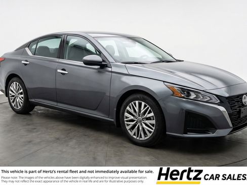 Used 2025 Nissan Altima 2.5 SV image 1