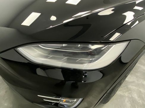 Used 2018 Tesla Model X 75D image 11