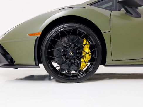 Used 2022 Lamborghini Huracan STO image 10