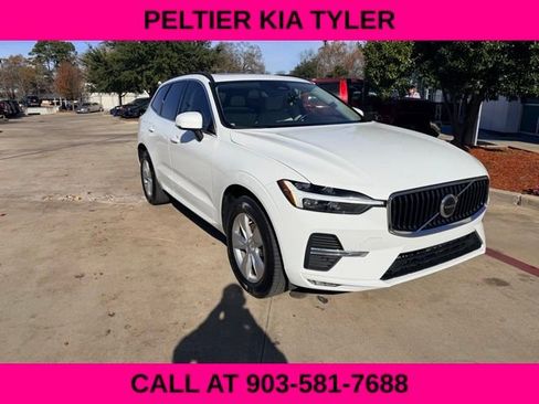 Used 2022 Volvo XC60 B5 Momentum image 1