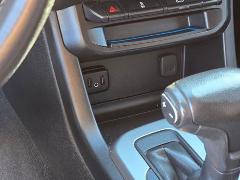 Used 2021 Chevrolet Colorado LT w/ LT Convenience Package image 28