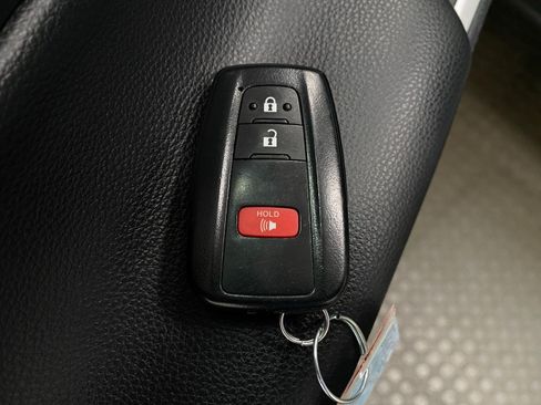 Used 2025 Toyota RAV4 XLE AWD/4WD image 29