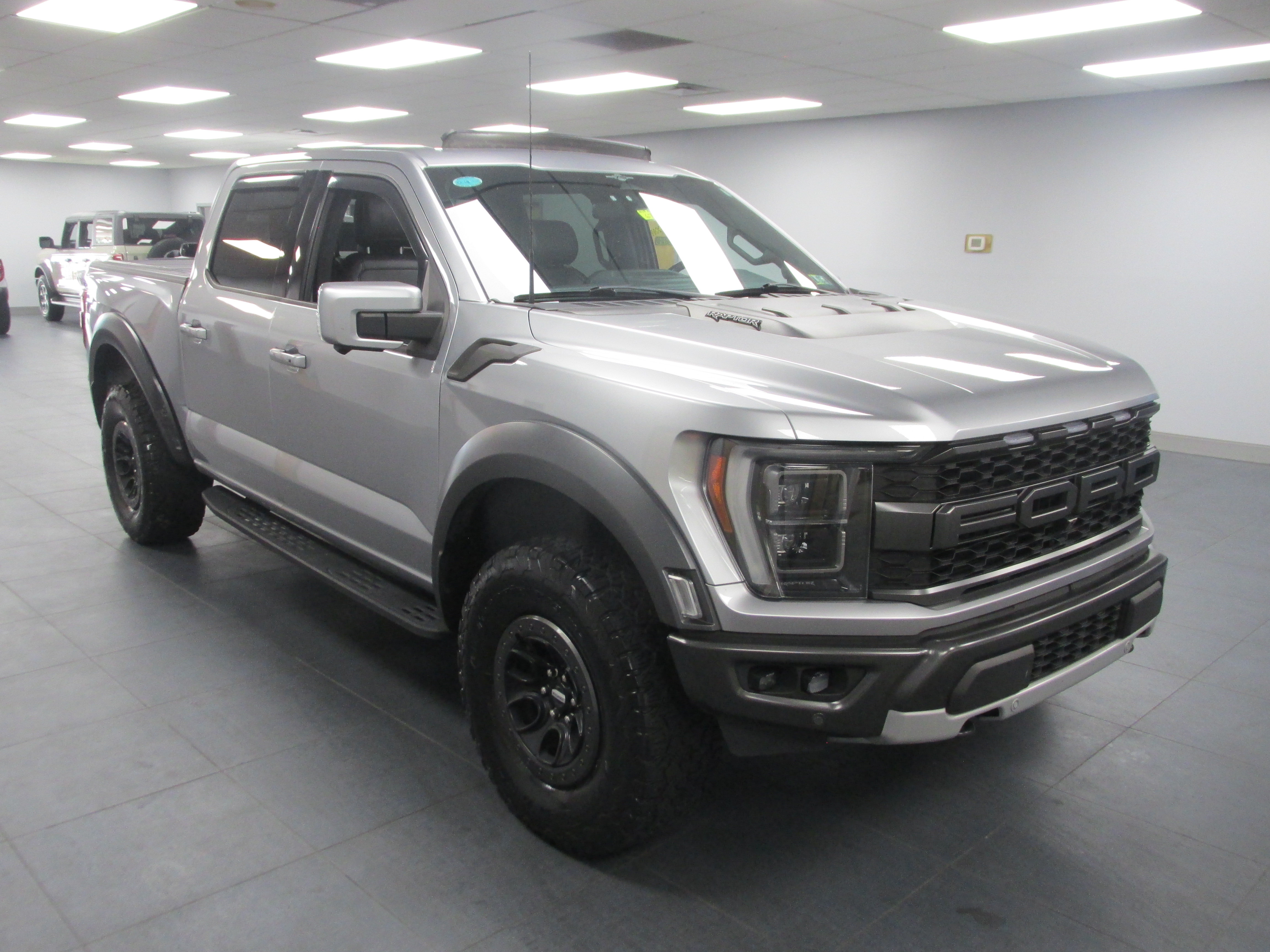 Used 2023 Ford F150 Raptor AWD/4WD image 3
