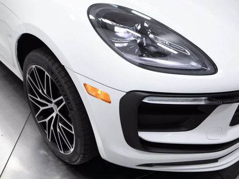 Certified 2026 Porsche Macan AWD/4WD image 12