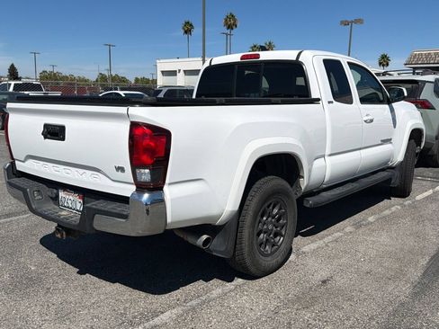 Used 2018 Toyota Tacoma SR5 RWD image 5