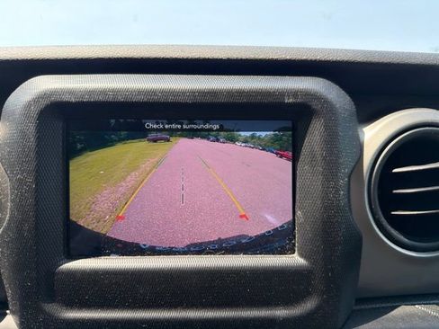 Used 2020 Jeep Wrangler Sport AWD/4WD image 23