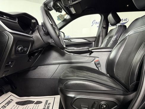 Used 2024 Jeep Grand Cherokee L Laredo image 11