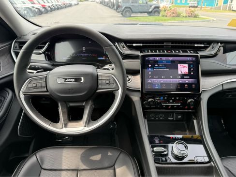 Used 2023 Jeep Grand Cherokee 4WD 4xe w/ Luxury Tech Group II image 14