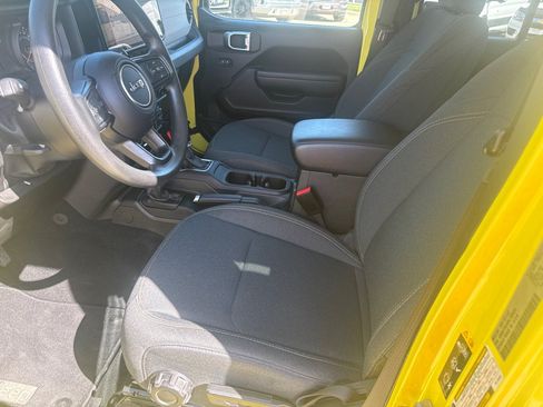 Used 2024 Jeep Gladiator Sport AWD/4WD image 20
