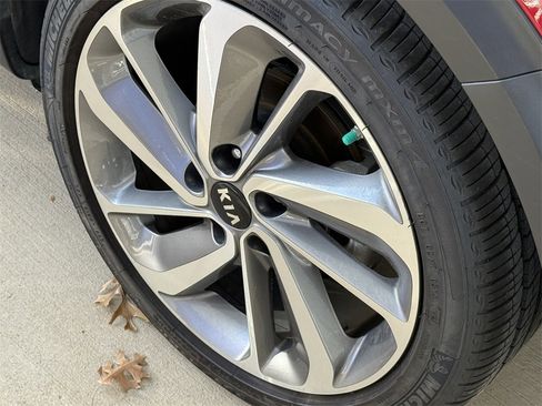 Used 2017 Kia Niro Touring w/ Advanced Technology Package image 10