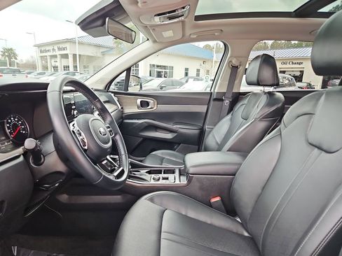 Used 2021 Kia Sorento EX w/ Panoramic Sunroof Package image 23