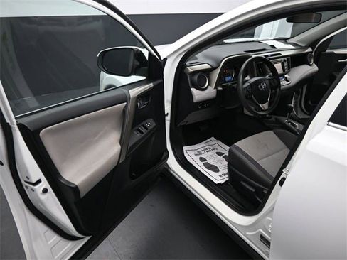 Used 2015 Toyota RAV4 XLE image 25