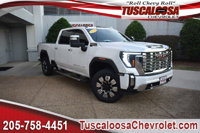 Used 2024 GMC Sierra 2500 Denali w/ Technology Package AWD/4WD image 1