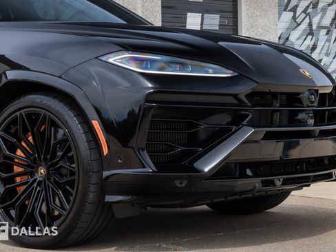 Used 2025 Lamborghini Urus SE image 2