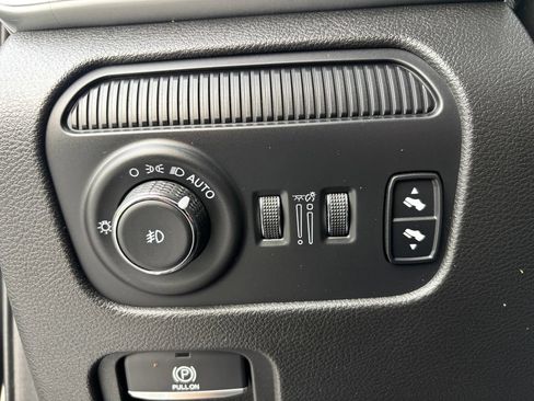 Used 2023 Jeep Wagoneer 4WD w/ Premium Group I image 16