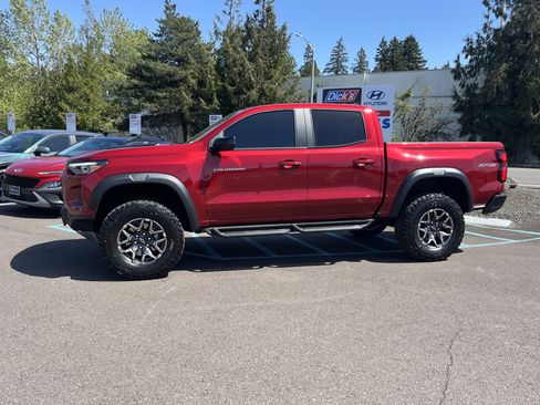 Used 2025 Chevrolet Colorado ZR2 w/ Technology Package AWD/4WD image 2