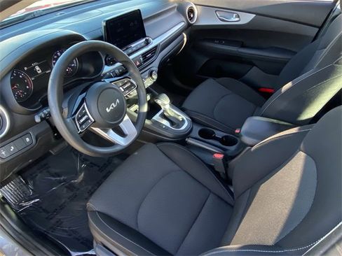 Used 2023 Kia Forte LXS w/ LXS Technology Package image 5