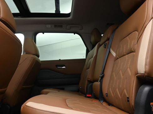 New 2026 Nissan Pathfinder Platinum image 11