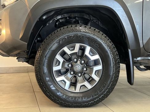 Used 2020 Toyota Tacoma TRD Off-Road w/ Technology Package AWD/4WD image 11