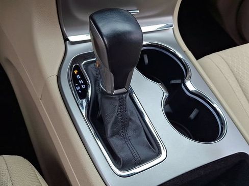Used 2020 Jeep Grand Cherokee Laredo AWD/4WD image 14
