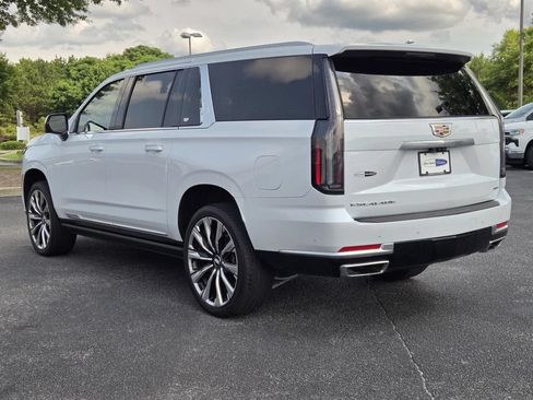 Certified 2026 Cadillac Escalade ESV Luxury w/ Touring Package AWD/4WD image 8
