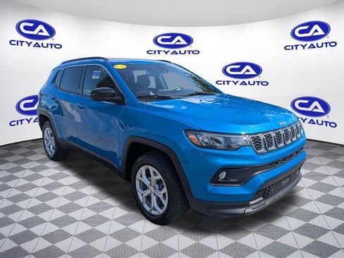 Used 2024 Jeep Compass Latitude image 2