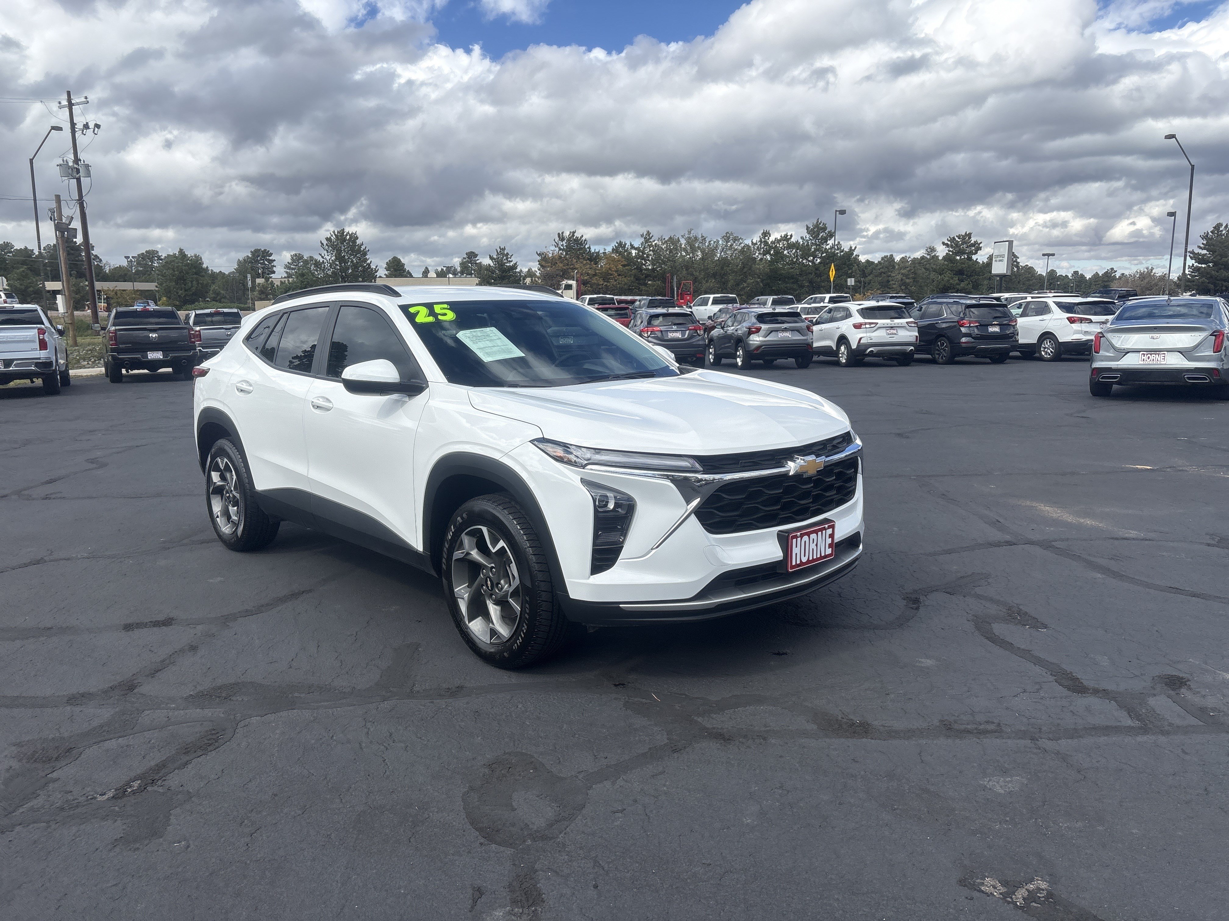 Used 2025 Chevrolet Trax LT w/ Driver Confidence Package FWD image 2