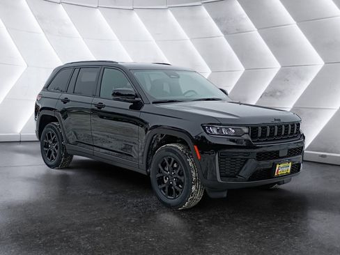 New 2026 Jeep Grand Cherokee Altitude AWD/4WD image 8