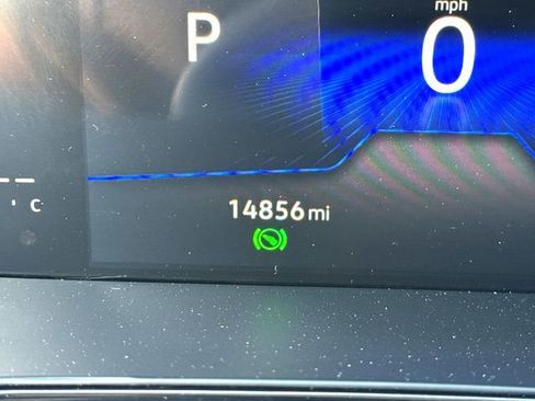 Used 2024 Volkswagen Taos SE w/ Panoramic Sunroof Package image 16