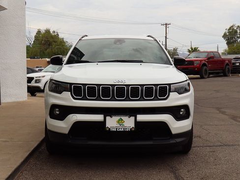 Used 2024 Jeep Compass Latitude AWD/4WD image 16