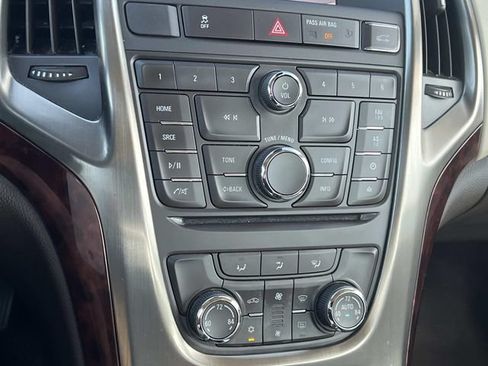 Used 2013 Buick Verano FWD image 22