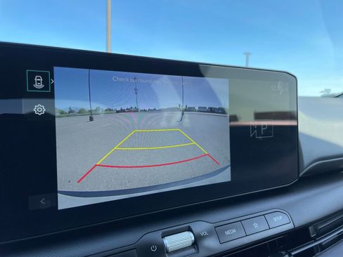 Used 2025 Kia K4 LXS image 23