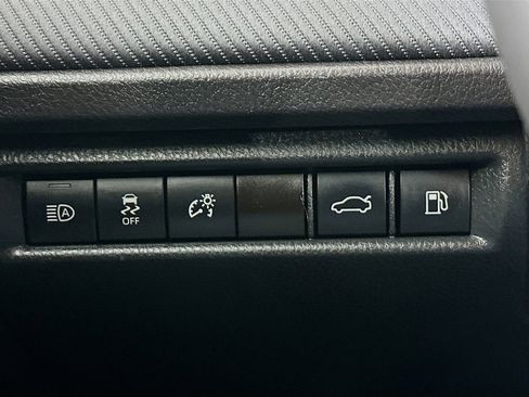 Used 2025 Toyota Camry SE image 16