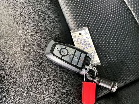 Used 2021 Ford Explorer Limited w/ Equipment Group 301A image 10