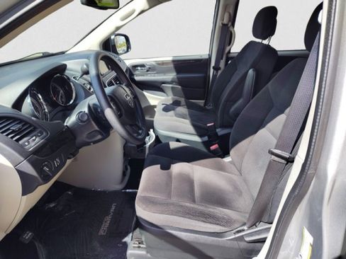 Used 2018 Dodge Grand Caravan SE w/ UConnect Hands-Free Group FWD image 10