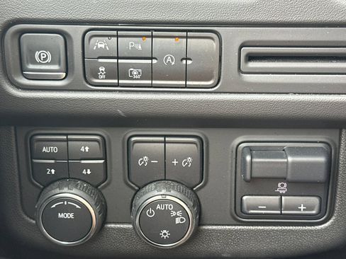Used 2024 Chevrolet Suburban RST w/ Luxury Package AWD/4WD image 39