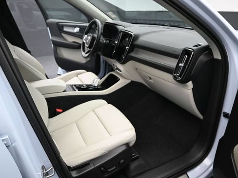 Used 2026 Volvo XC40 B5 Plus AWD/4WD image 21