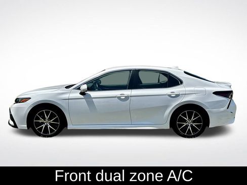 Used 2023 Toyota Camry SE image 3