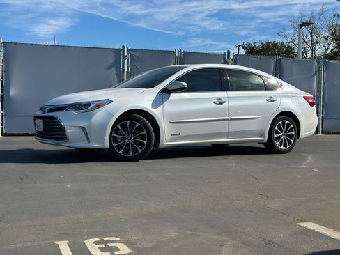 Used 2017 Toyota Avalon XLE Premium image 1