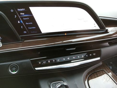 Used 2024 Cadillac Escalade Sport Platinum w/ LPO, ONYX Package image 15