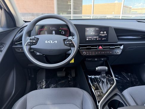 Used 2025 Kia Niro LX FWD image 16