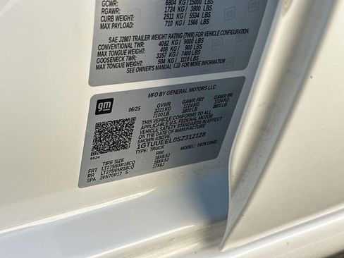 Used 2025 GMC Sierra 1500 AT4 image 34