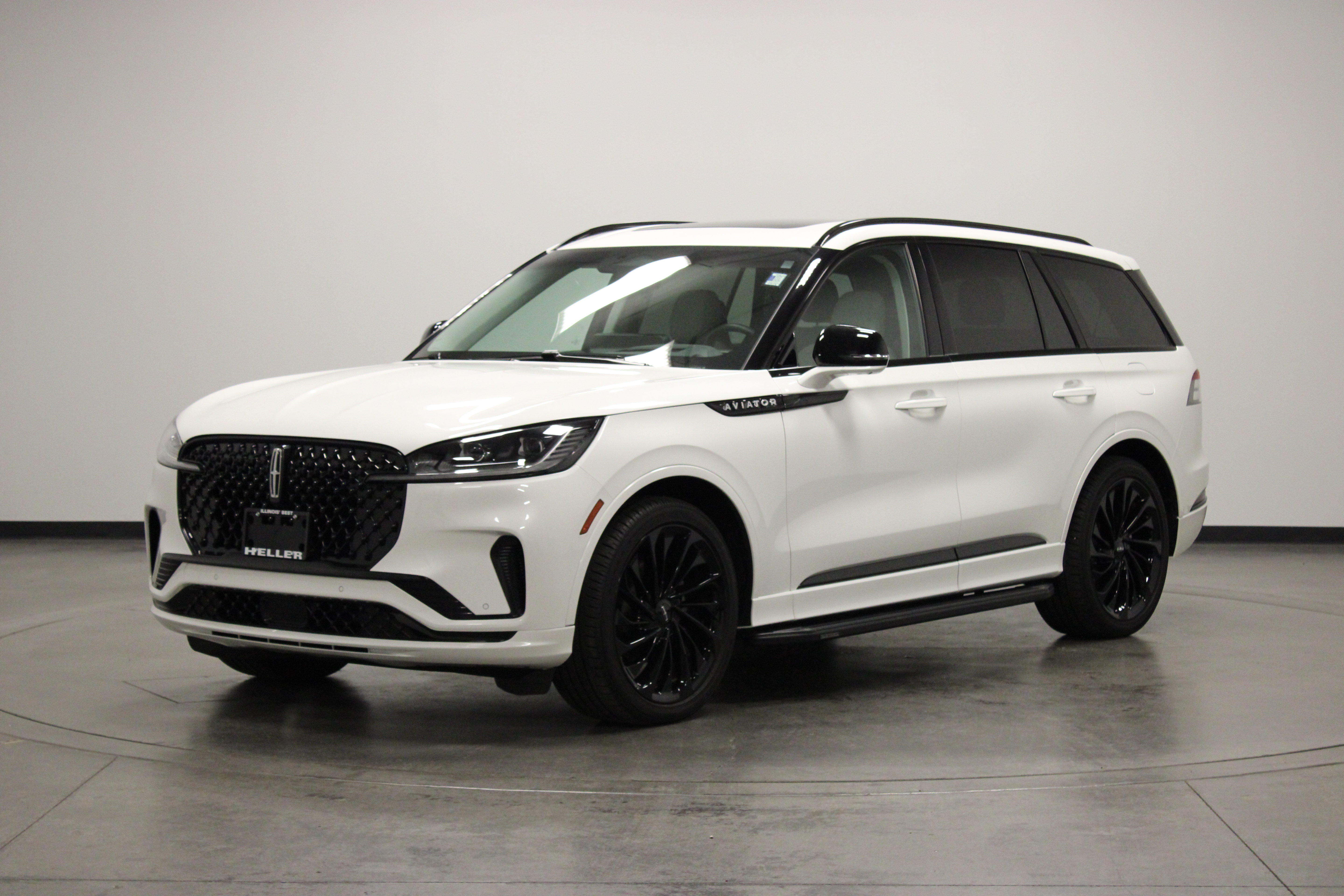 Used 2025 Lincoln Aviator Reserve w/ Luxury Package RWD image 4