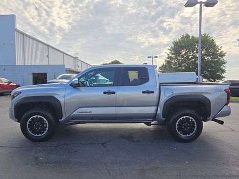 Used 2024 Toyota Tacoma TRD Off-Road AWD/4WD image 5