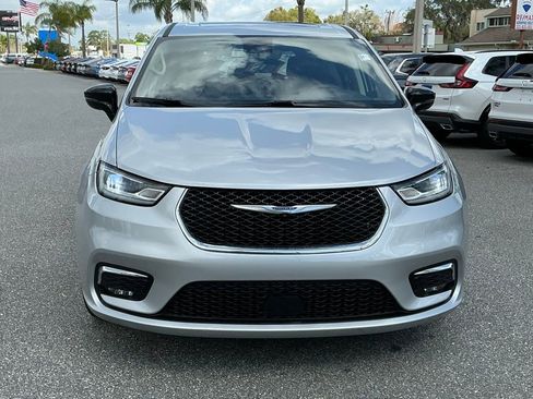 Used 2024 Chrysler Pacifica Limited image 11