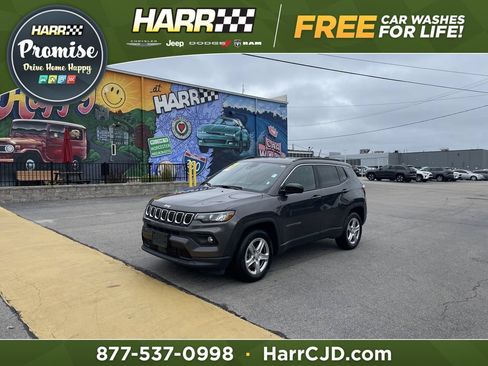 Used 2024 Jeep Compass Latitude AWD/4WD image 1