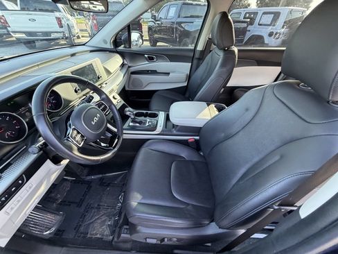 Certified 2024 Kia Carnival LX FWD image 15