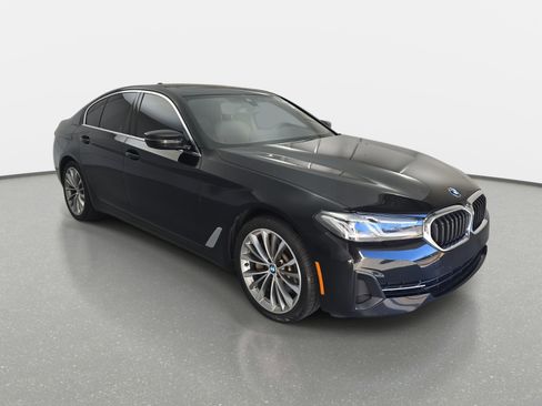 Used 2023 BMW 530i w/ Convenience Package image 3