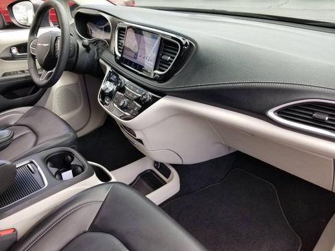 Used 2023 Chrysler Pacifica Touring-L AWD/4WD image 10