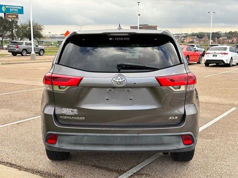 Used 2018 Toyota Highlander XLE image 5